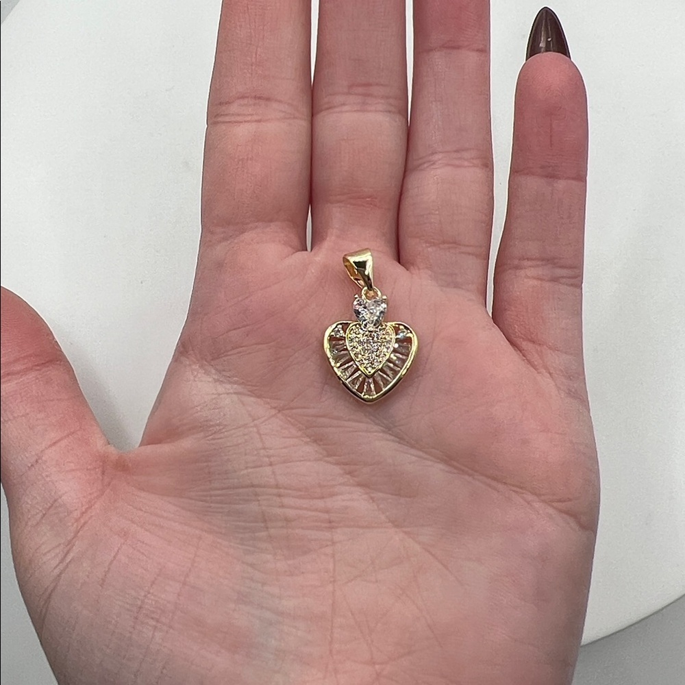 1387. 18k Gold Plated Heart Pendant With Crystal Accents 18k Gold Plated Chain - Picture 7 of 10